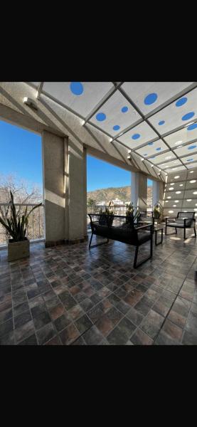 Hermoso dpto céntrico con terraza y vista a las montañas